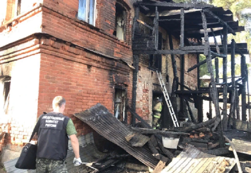 Пожар случился в многоквартирном доме. Фото: СКР по Пермскому краю.