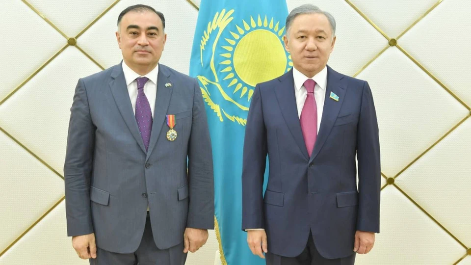 Чрезвычайный и Полномочный Посол Азербайджанской Республики в Казахстане Рашад Маммадов и Председатель Мажилиса Нурлан Нигматулин