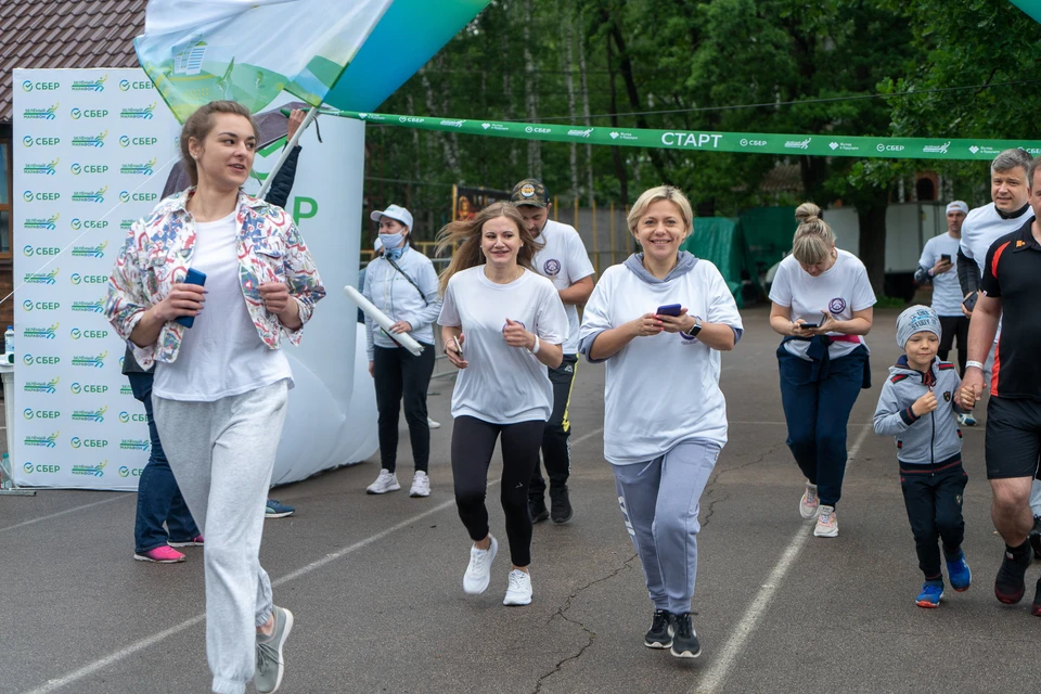 Зеленый марафон. Забег Сбербанк. Зеленый марафон Сбера. Зеленый марафон фото.