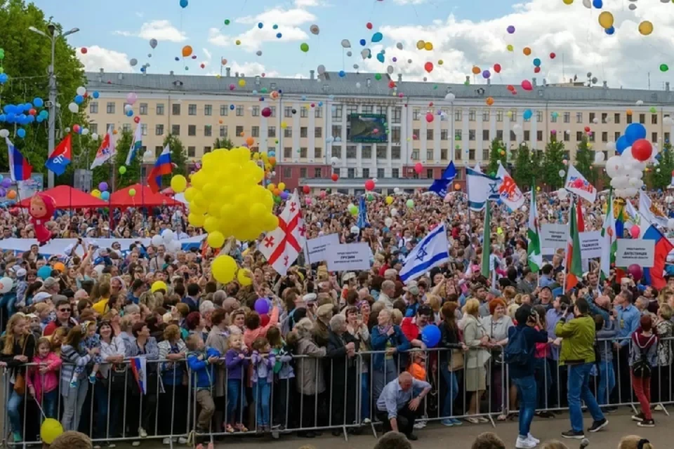 На Театральной площади в День города состоятся традиционные праздничные мероприятия. Фото: администрация города Кирова