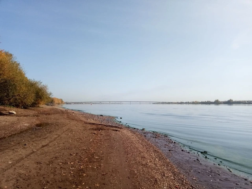 В лодке на Каме дрейфовали двое.