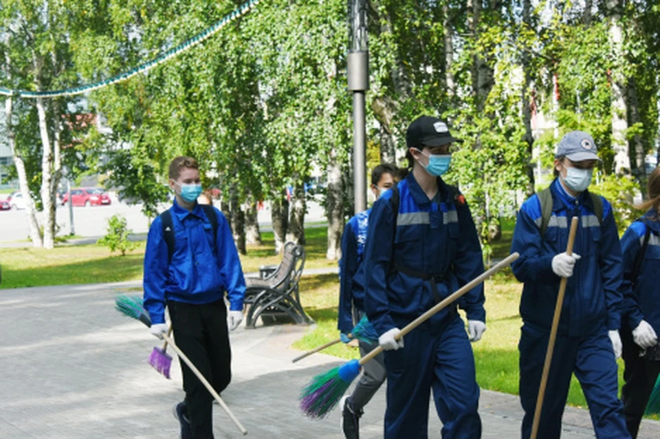 В Ханты-Мансийске стартовала летняя трудовая кампания Фото: Молодежный центр