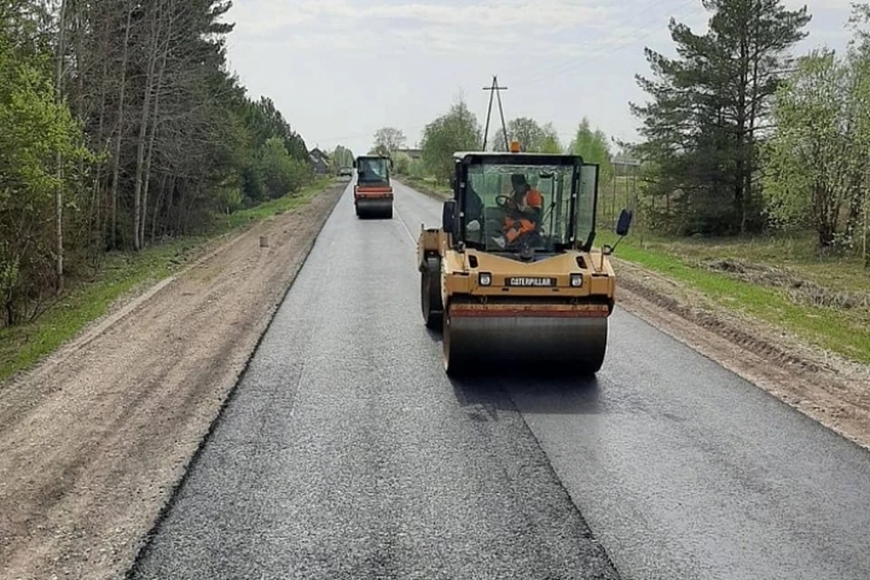 На ремонт «сельских дорог» в Кировской области в 2021 - 2023 годах выделят свыше 1 млрд рублей. Фото: kirovreg.ru