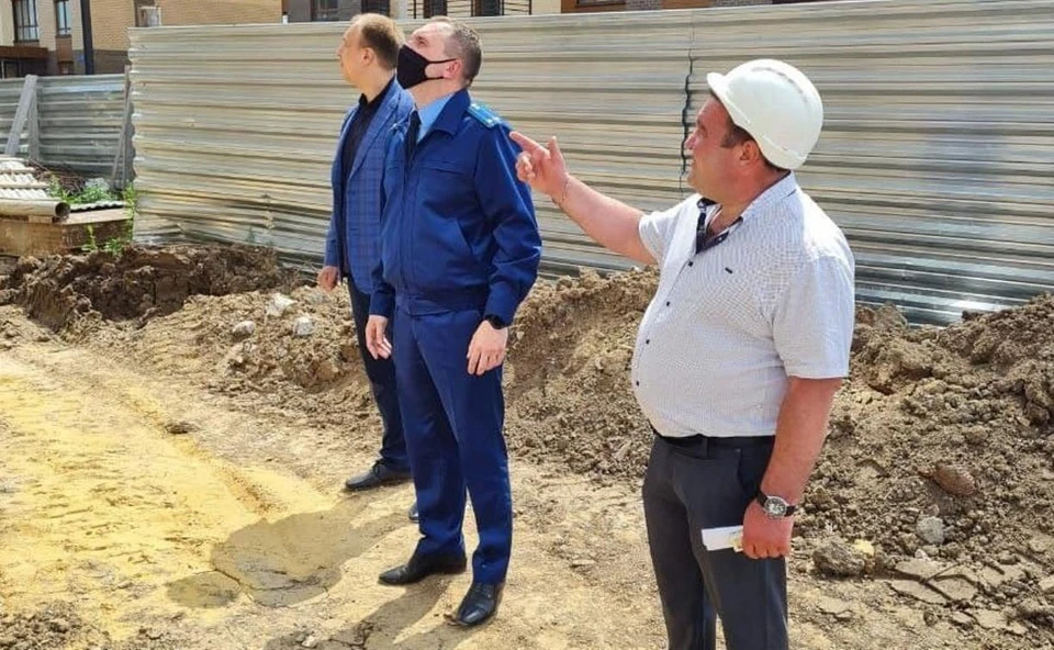 Прокуратура и следком возбудят дела по факту падения троих рабочих с недостроенной высотки в Туле