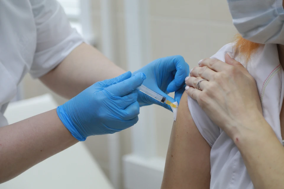 Госдума в I чтении приняла закон о внесении прививки от коронавируса в национальный календарь