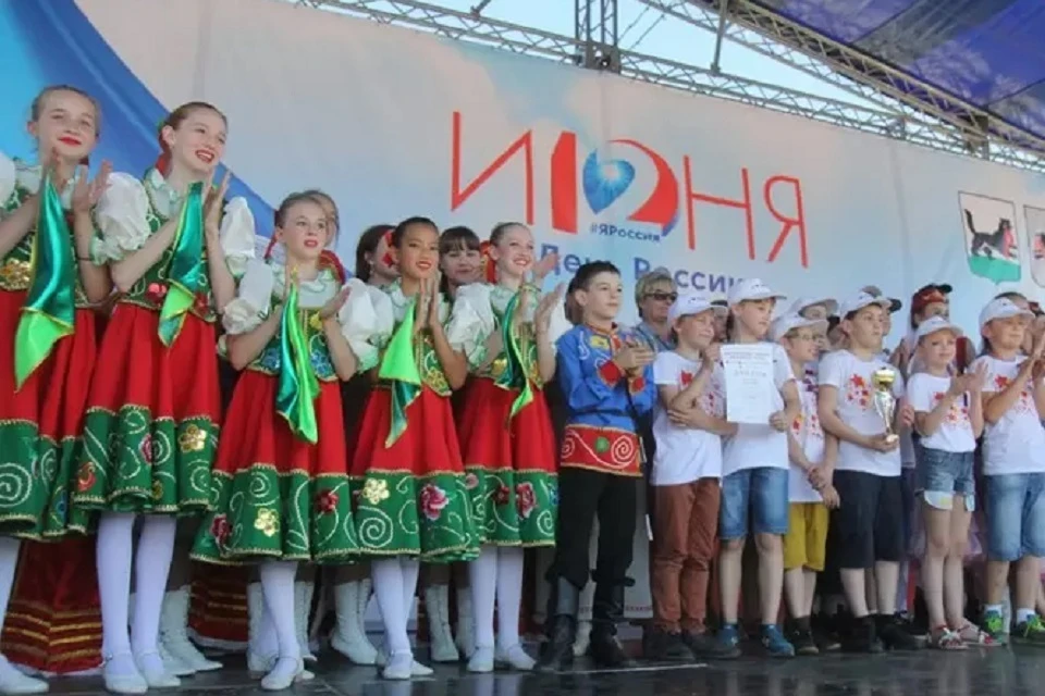День России в Иркутске 2021: 12 июня зажигаем на концерте, идем на митинг и смотрим портреты Романовых