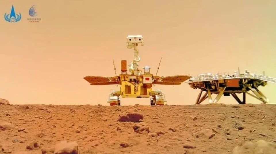 Китайский марсоход прислал "селфи" и фото с Марса. Фото: CNSA