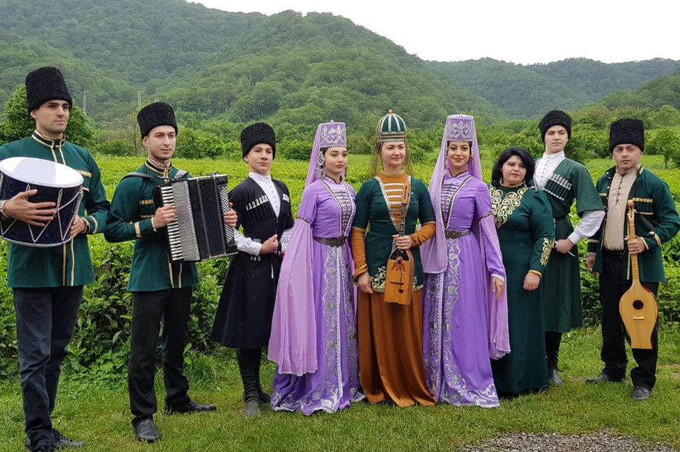 Артисты танцевального коллектива «Шапсугия» Лазаревского центра национальных культур