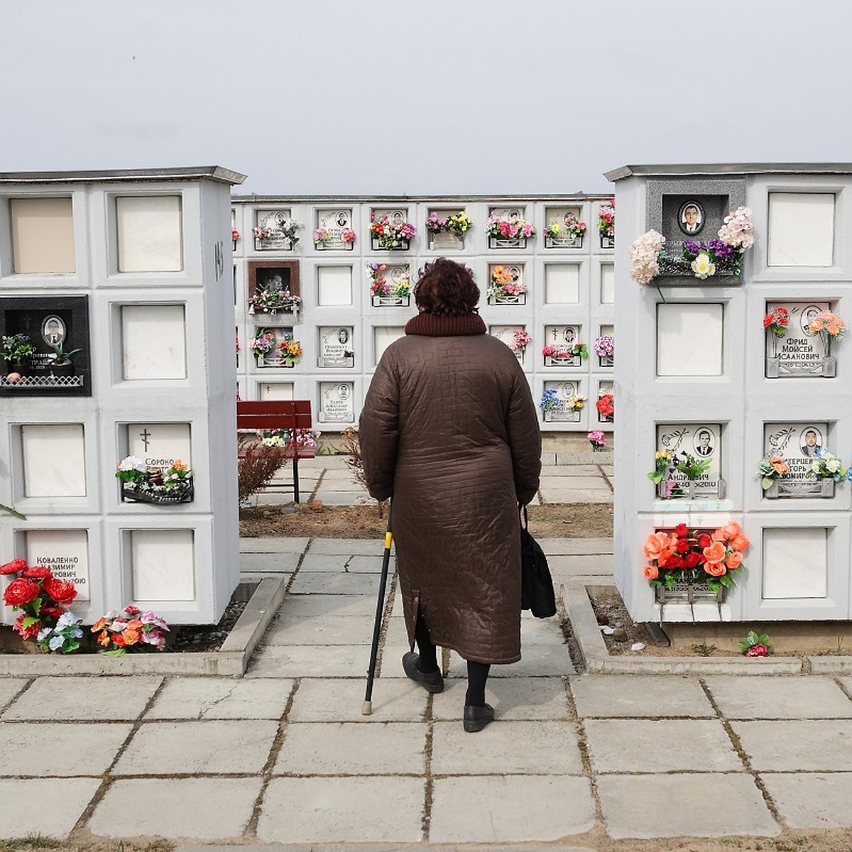 На каких минских кладбищах можно захоронить прах покойного в колумбарной  стене, а где - в земле: узнали, сколько это стоит - KP.RU