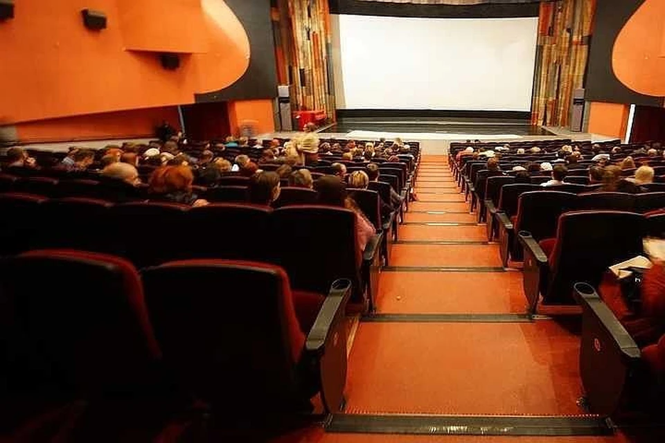 Объявлено о переносе гастролей и уменьшении количества мест в кинотеатрах в Иркутске