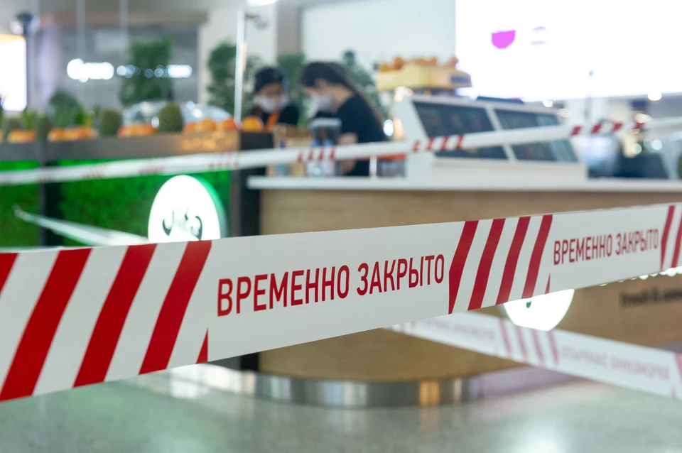 С 17 июня фуд-корты в петербургских ТЦ снова закрыты.