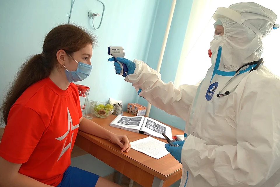 В Минобороны разрабатывается мукозальная вакцина против COVID-19 в форме жевательных конфет и пастилы. Фото: Минобороны РФ/ТАСС
