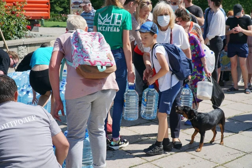 В Ялте идет раздача питьевой воды. Фото: Крым 24