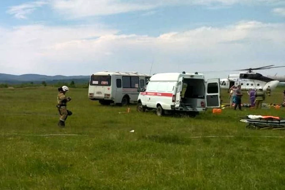 При крушении самолета четыре человека погибли, еще 15 пострадали. Фото: предоставлено очевидцами.