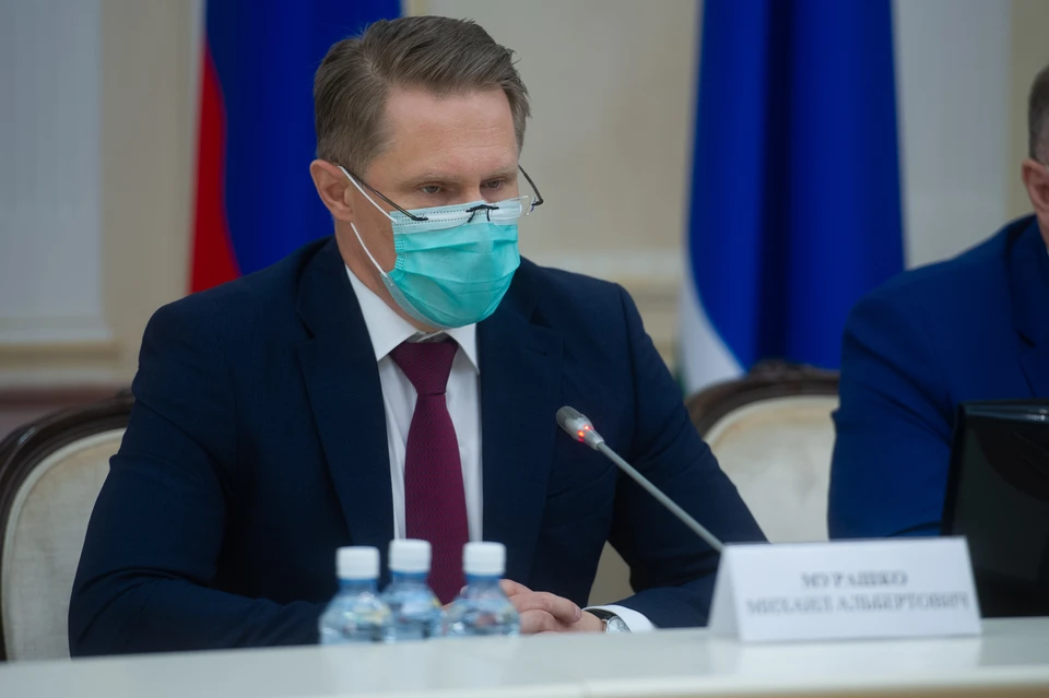 Мурашко призвал россиян ограничивать контакты из-за индийского штамма коронавируса