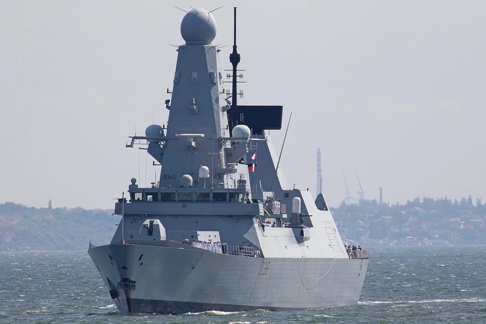 Британский корабль Defender нагло нарушил госграницу РФ и больше чем на 3 километра вторгся в территориальные воды России в районе мыса Фиолент