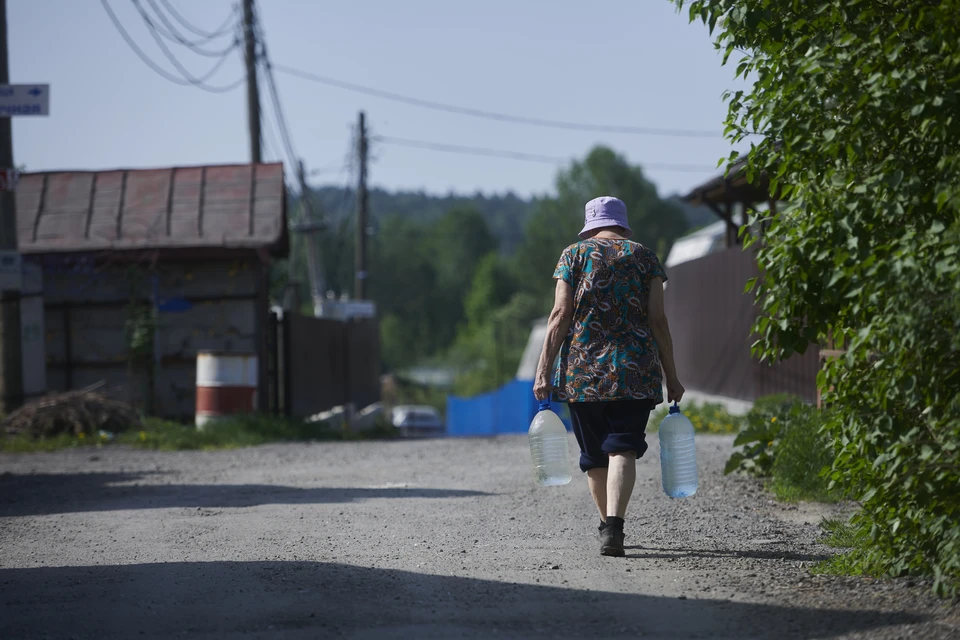 Старайтесь не находиться на улице долгое время, особенно в период максимальной солнечной активности с 11 до 17 часов.