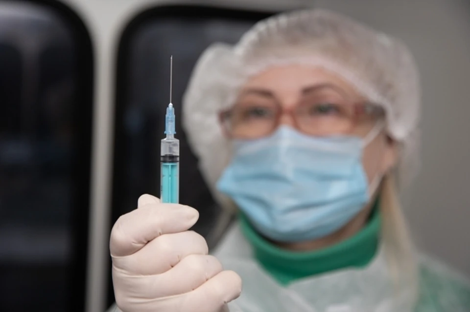 Вирусолог Анча Баранова сообщила, что вакцины от коронавируса не оказывают воздействия на репродуктивные способности ни женщин, ни мужчин