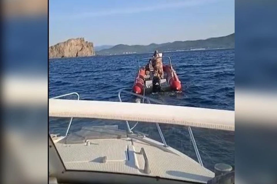 Экипажу понадобилась помощь спасателей.
