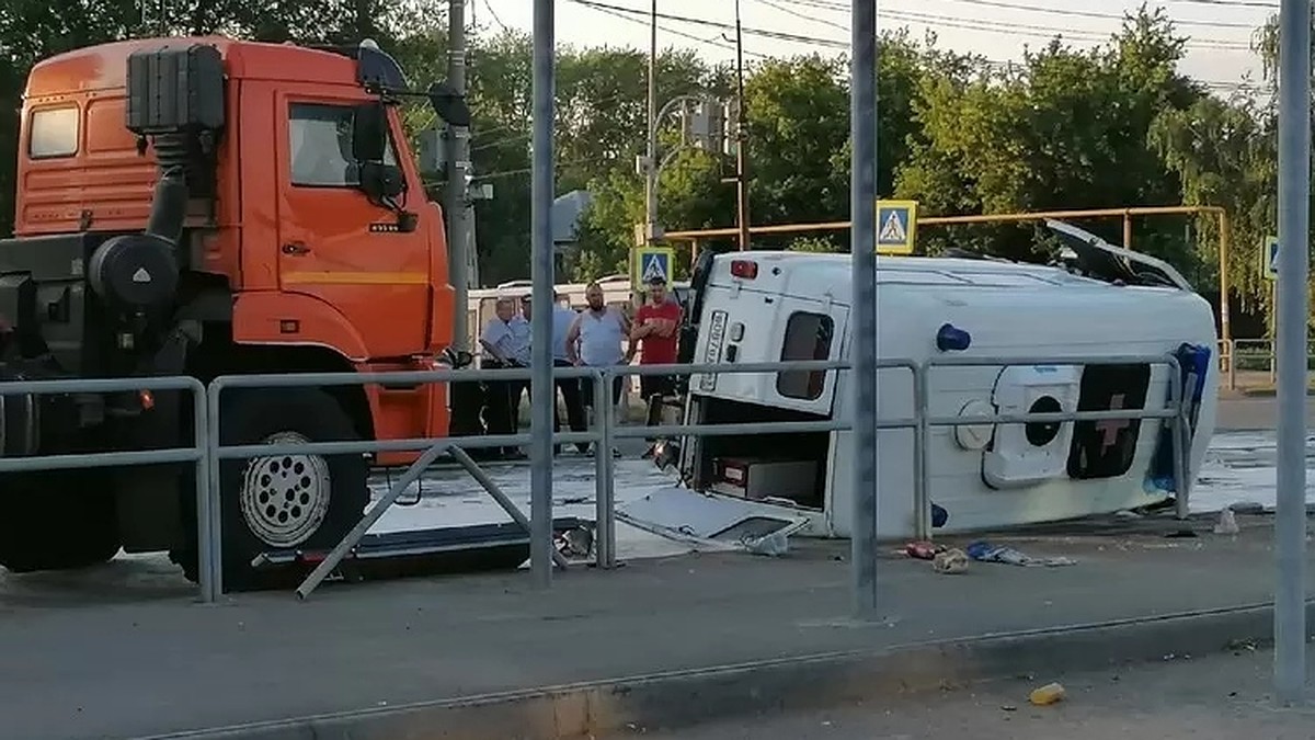 Он был хорошим отцом и счастливым дедом»: коллеги погибшего в ДТП в  Отрадном водителя скорой помощи до сих пор не могут поверить в случившееся  - KP.RU