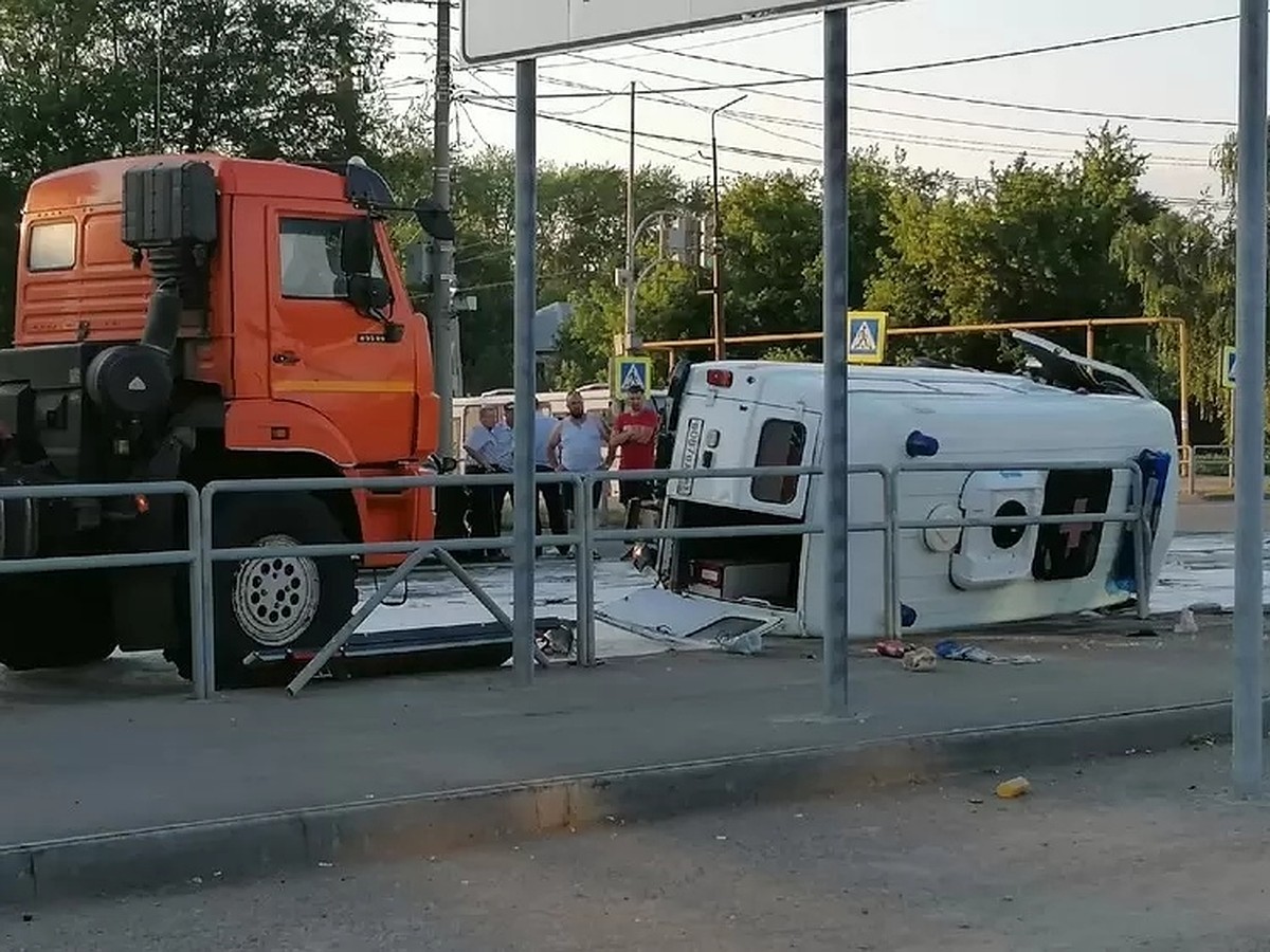 Он был хорошим отцом и счастливым дедом»: коллеги погибшего в ДТП в  Отрадном водителя скорой помощи до сих пор не могут поверить в случившееся  - KP.RU