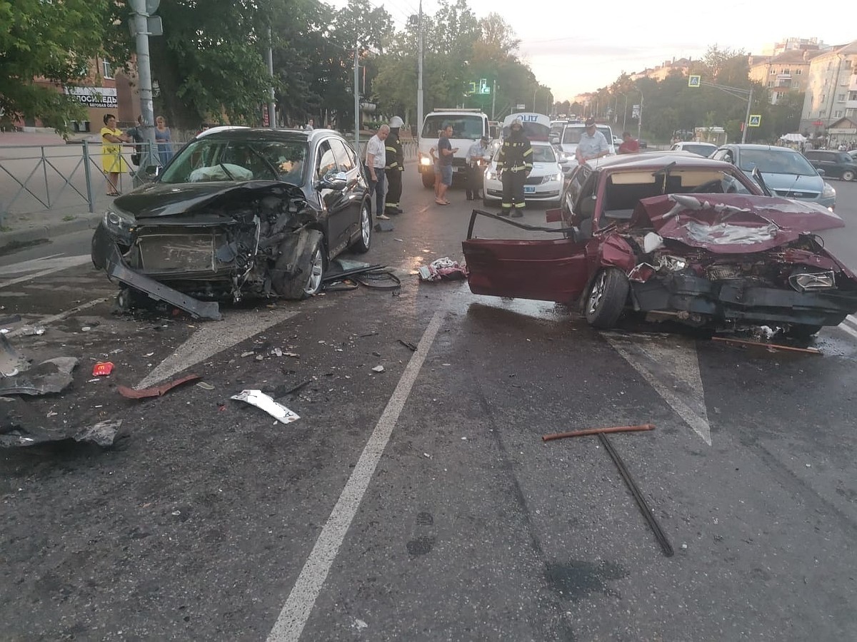 Момент ДТП с бензовозом в Орле попал на видео