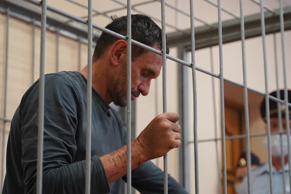 Алексей Рясков в суде: руки исцарапаны, небрит