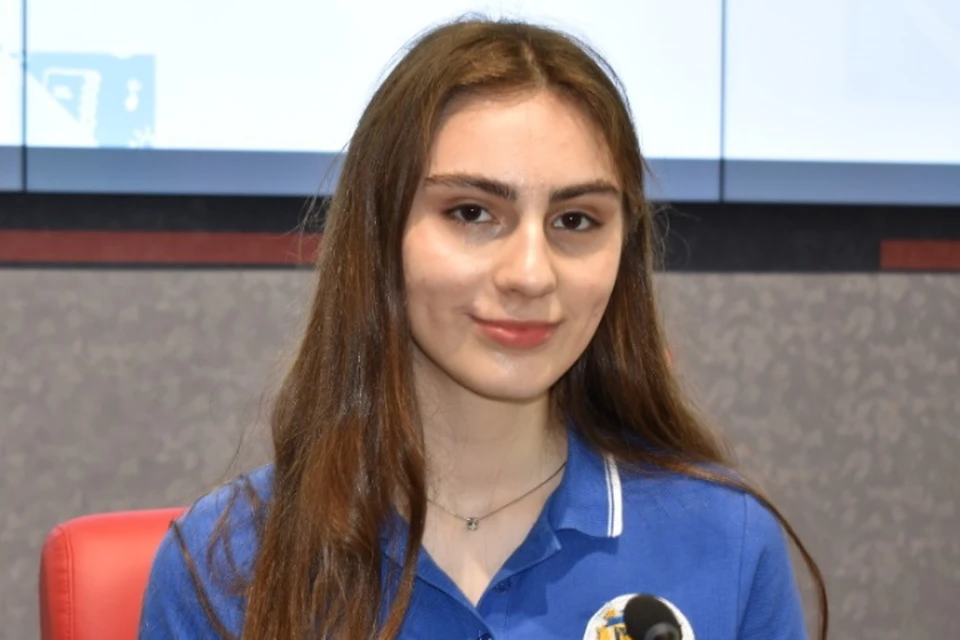 Ростовская выпускница Алика Осадчая единственная в России сдала ЕГЭ на 400 баллов.