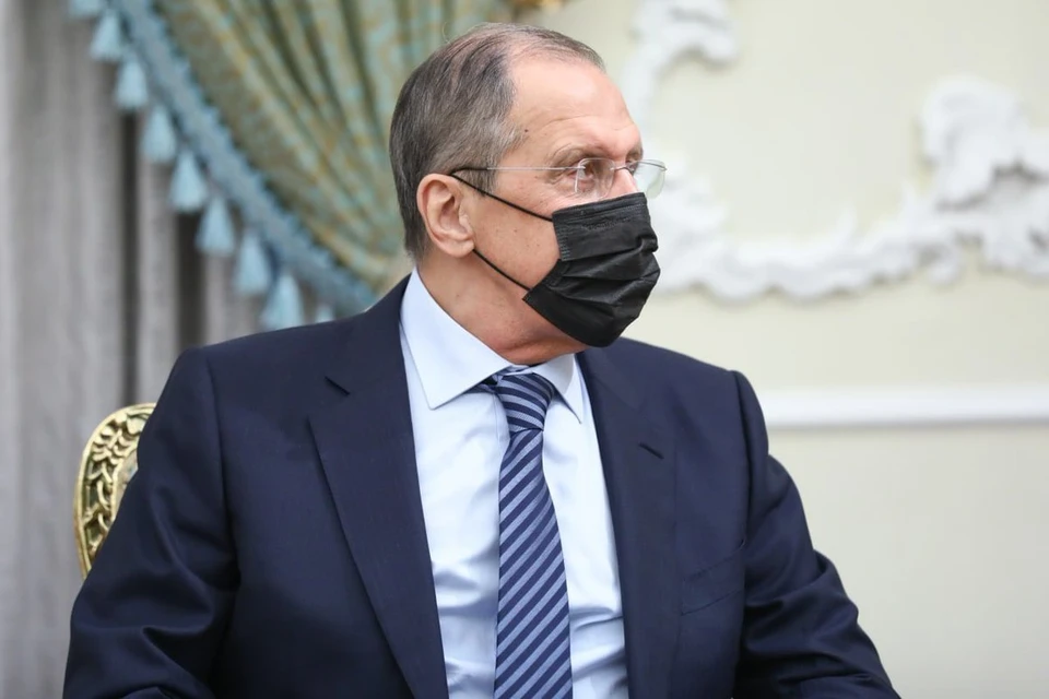 Лавров заявил, что либералы призывают Россию проглотить оскорбление от британского эсминца