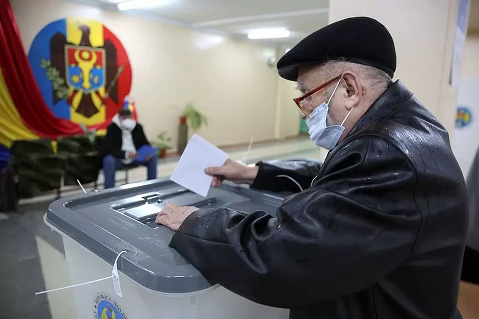 Партия президента Молдавии вырвалась вперед с 52,53% голосов на парламентских выборах