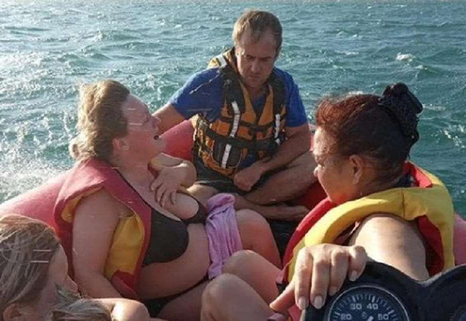 Спасатели вызволили нескольких туристов, уплывших в открытое море. Фото: спасотряд в Анапе