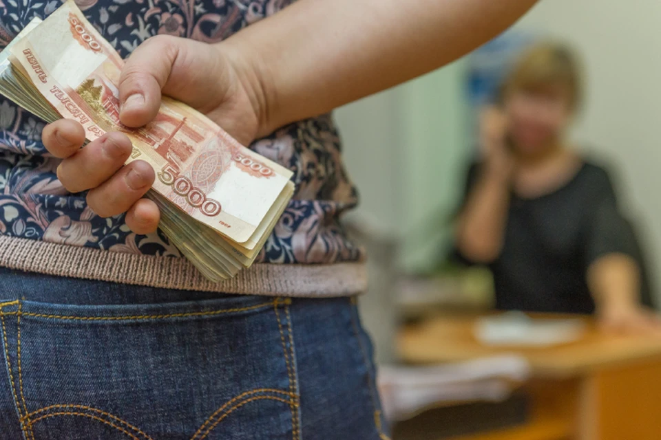 Оба чепчанина попытались подкупить члена комиссии по закупкам в исправительную колонию ради заключения с ними госконтракта.