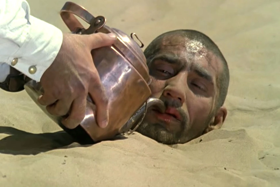 Кадр из культового советского фильма "Белое солнце пустыни".