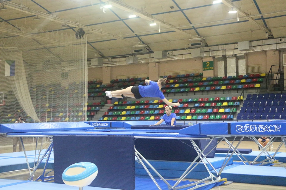 В Хабаровске тренируются Олимпийская сборная по прыжкам на батуте.