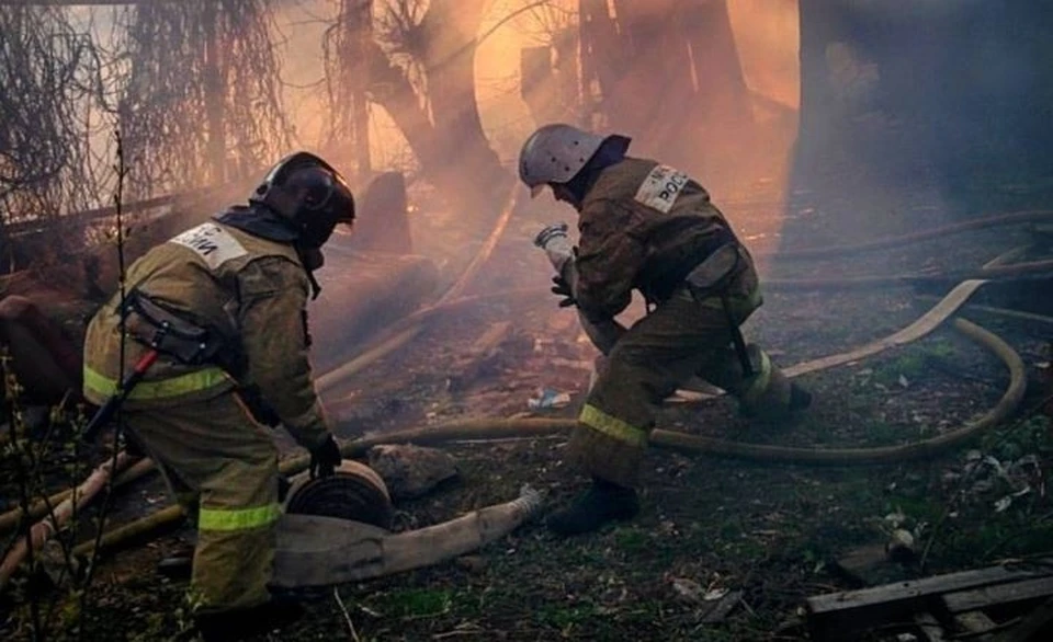 Два пожара в дачном поселке Тайное Орловского района потушили вчера спасатели
