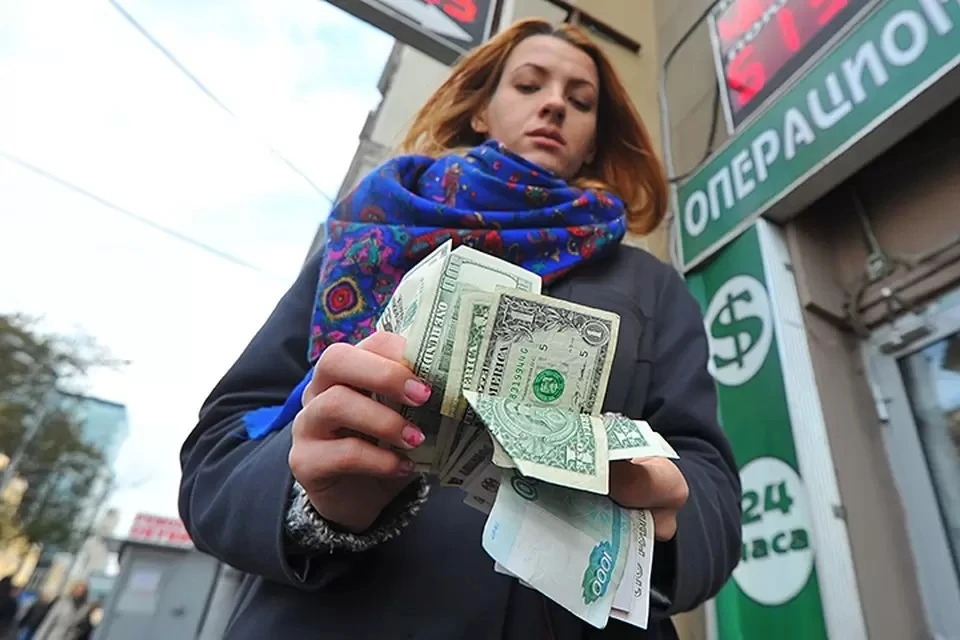 Аналитик дала прогноз по курсу доллара на конец лета 2021 года