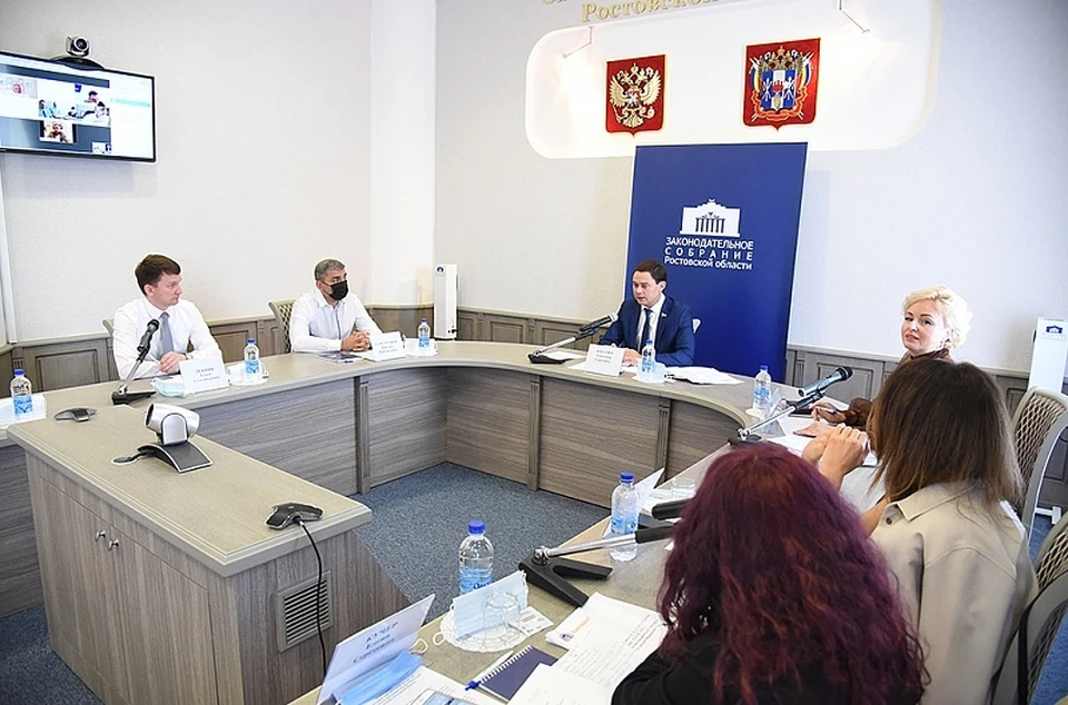 Комитет донского парламента по законодательству провел обсуждение вопросов функционирования на территории Ростовской области негосударственной системы бесплатной юридической помощи.Фото: пресс-служба ЗС РО