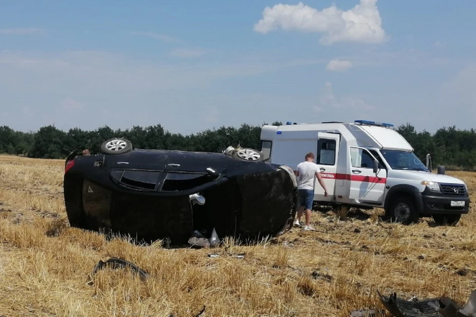 Смертельное ДТП произошло на трассе под Ростовом. Фото: ГИБДД по РО