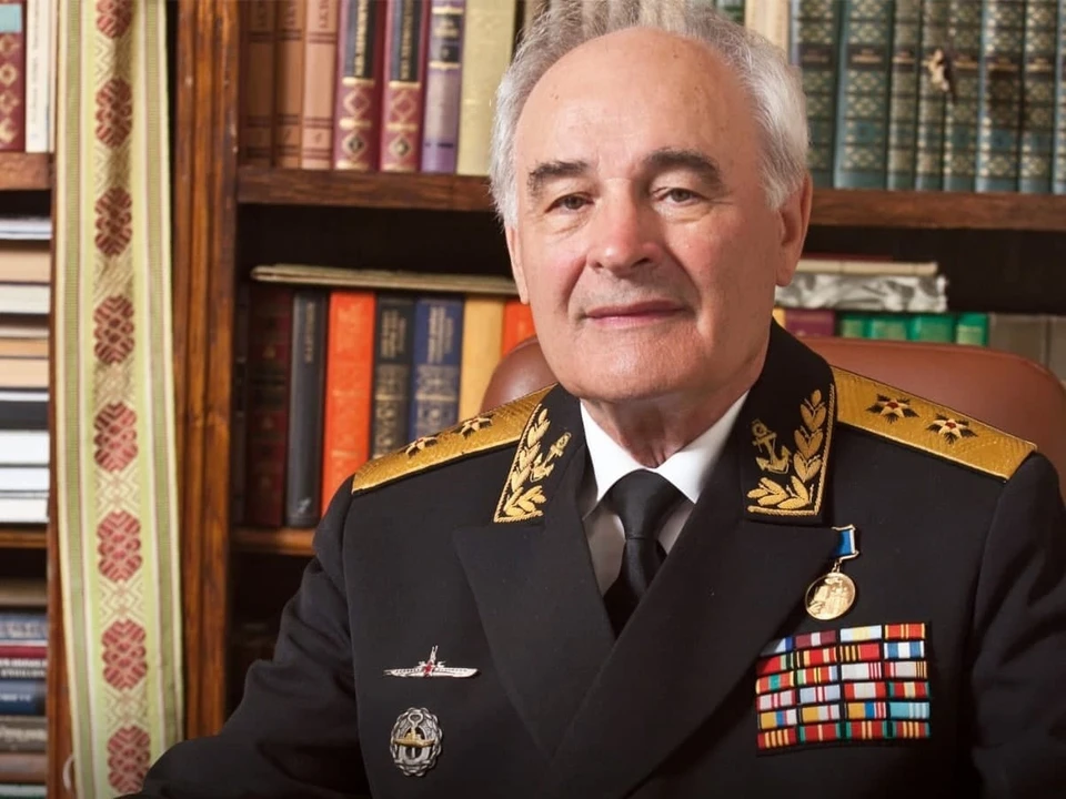 Александр Моор поздравил с 90-летием вице-адмирала Николая Хромова.