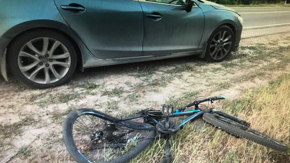 27-летний велосипедист с травмами попал в больницу. Фото: отдел пропаганды УГИБДД по Ростовской области.