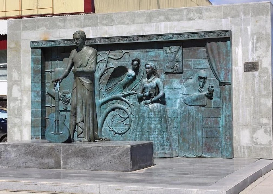 Памятник Высоцкому останется около дворца спорта на Молодогвардейской