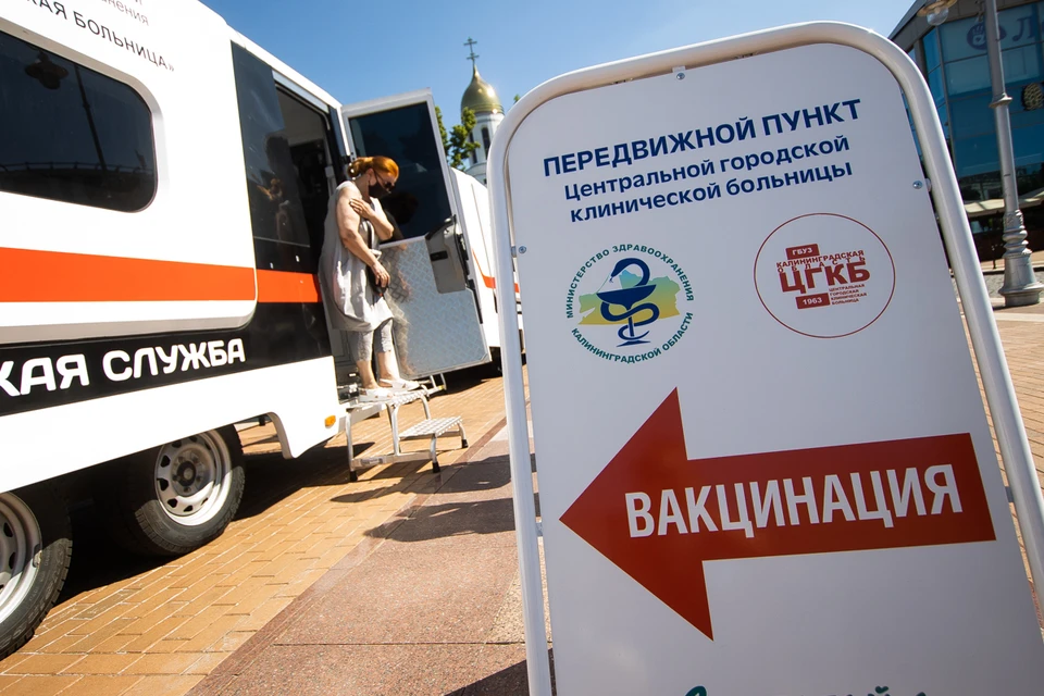 Медики могут прививать до 5,5 тысяч человек в день.