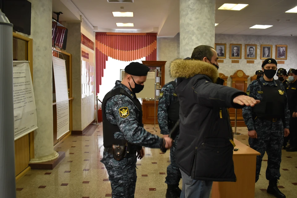 Судебные приставы следят за порядком во время заседаний судов. Фото пресс-службы УФССП России по Белгородской области.
