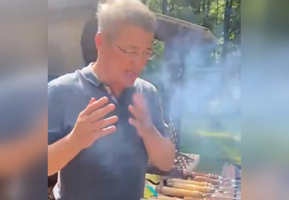 Это кебаб, мясо не отошло. Это новый опыт, и конечно, большая радость для моих родных, близких, друзей, которых я сейчас буду кормить, - говорит Хабиров.