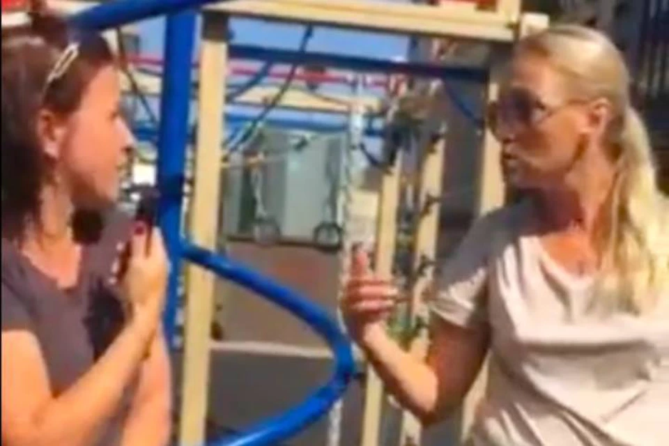 Женщина потребовала выгнать "особенных детей" с детской площадки в Петербурге