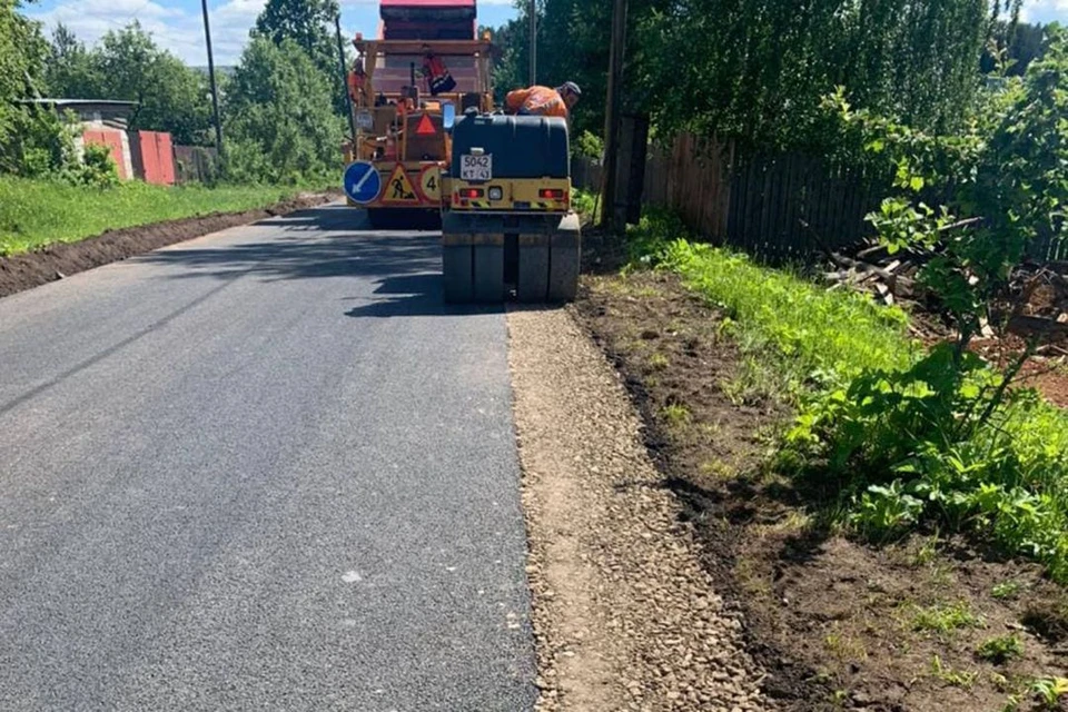 С 2019 года в рамках региональной программы из областного бюджета выделяются средства на ремонт дорог в городских поселениях. Фото: kirovreg.ru