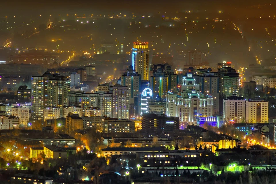 В Алматы продолжают нарушать карантин, заведения работают и после 20:00
