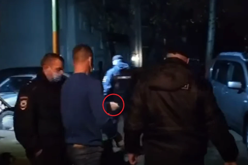 Обезумевший уголовник, пока кромсал ножом жертву, едва не отхватил себе палец.