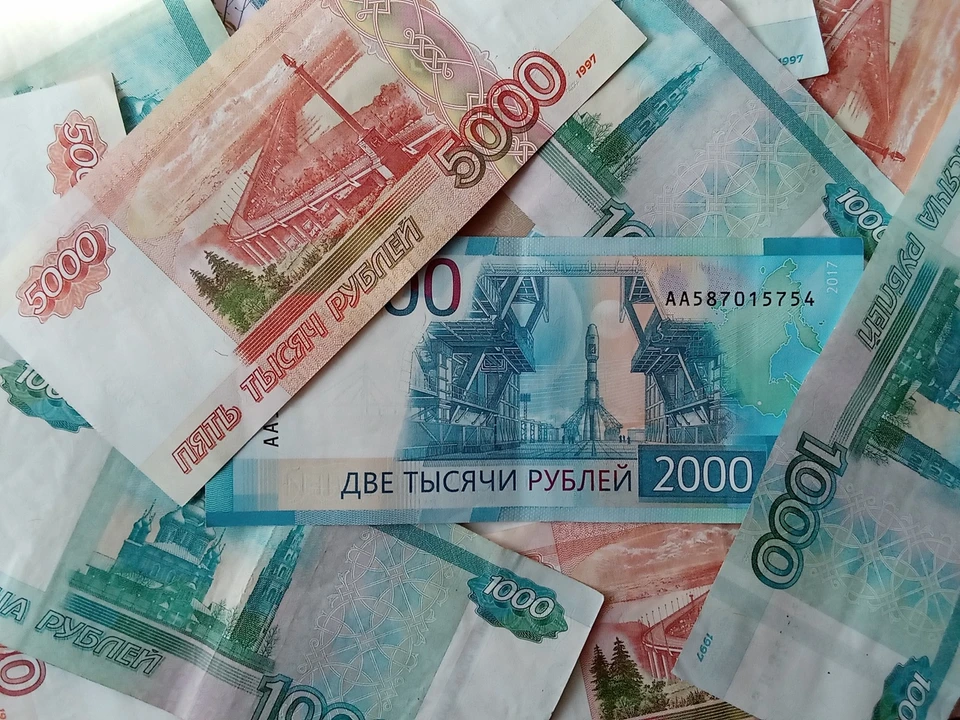Ожидая денег на карте, жительница Нового Уренгоя лишилась более 230 тысяч рублей