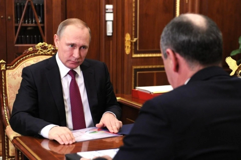 Владимир Путин во время встречи с Рашидом Темрезовым